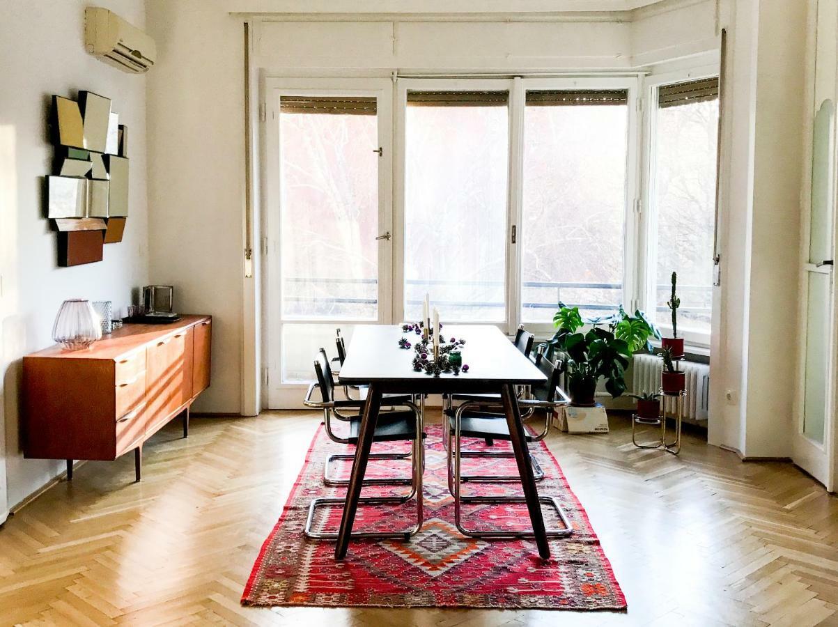 Bauhaus Icon: Spacious Fitness Flat In Central Buda Budapeste