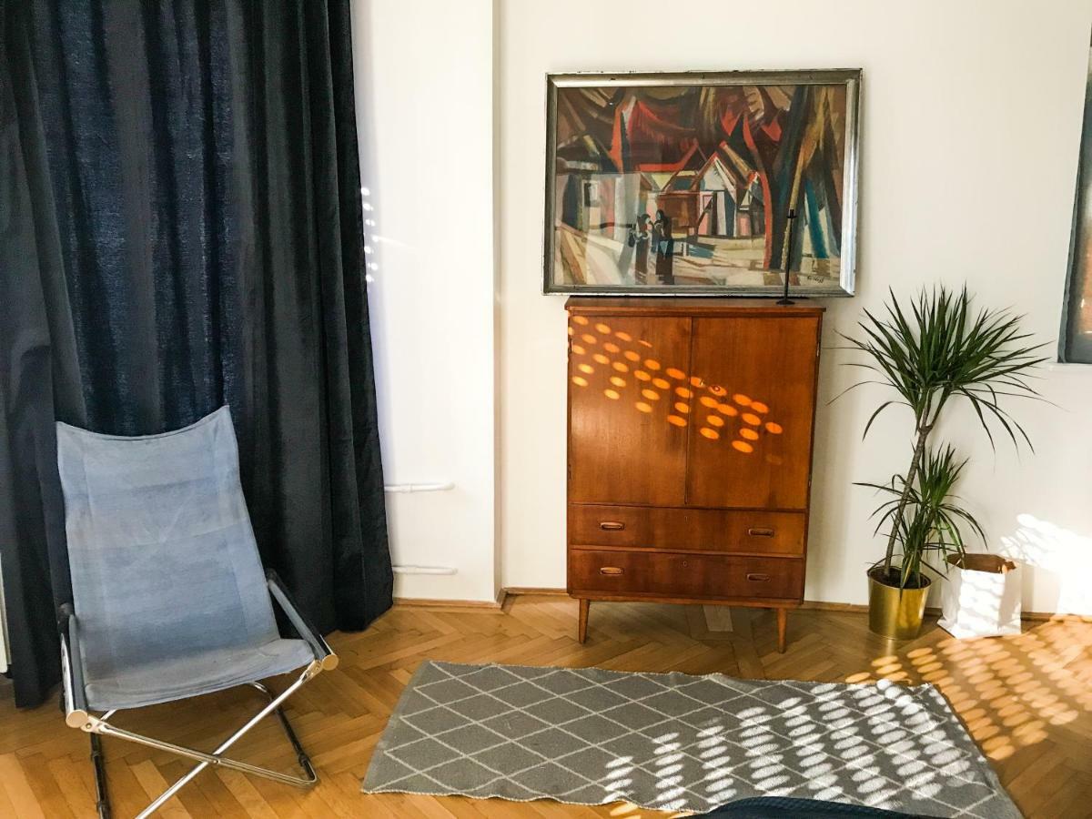 Bauhaus Icon: Spacious Fitness Flat In Central Buda Budapeste