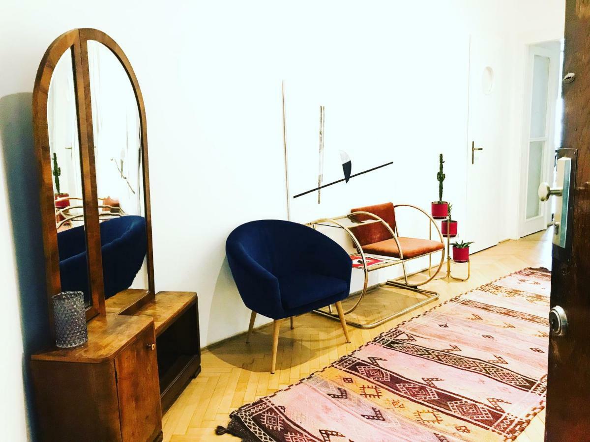 Bauhaus Icon: Spacious Fitness Flat In Central Buda Apartamento